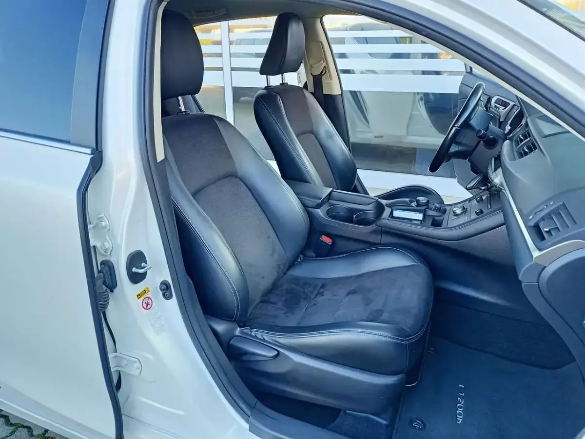 Usata Lexus CT200h 99 CV (72 kW) 2017 Bianco Berlina