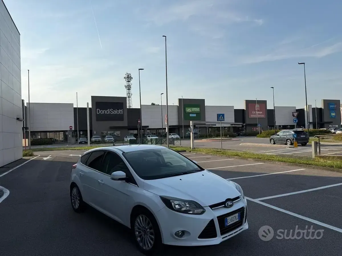 Usata Ford Focus Titanium 125 CV (91 kW) 2011 Bianco Berlina