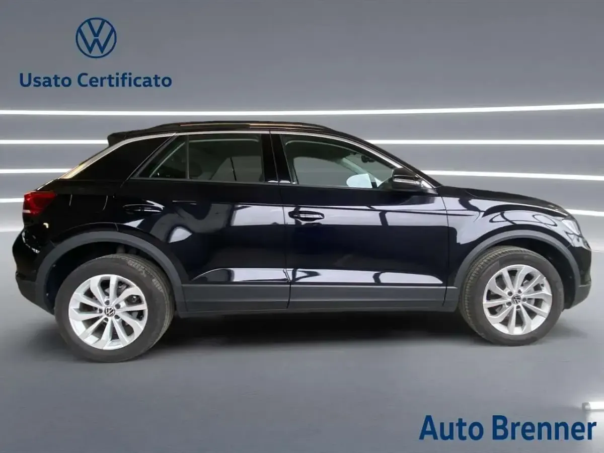 Usata VW T-Roc Life 110 CV (80 kW) 2022 Deep black perlato SUV