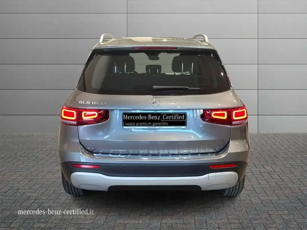 Usata Mercedes GLB180 Business 116 CV (85 kW) 2023 Grigio scuro SUV