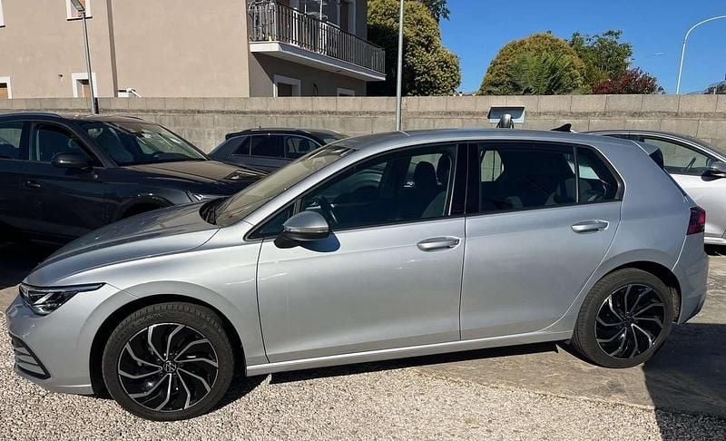 Usata VW Golf VIII 116 CV (85 kW) 2022 Argento Berlina