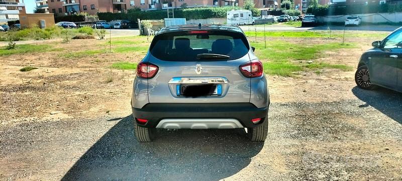 Usata Renault Captur 116 CV (85 kW) 2019 Grigio SUV