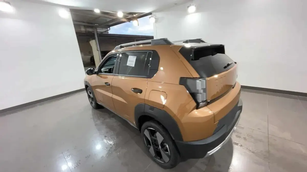 Nuova Fiat Grande Panda La Prima 100 CV (73 kW) 2025 724  bronzo luna Utilitaria