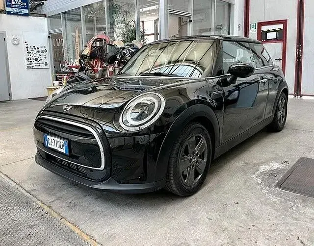 Usata Mini ONE 75 CV (55 kW) 2022 Nero Utilitaria