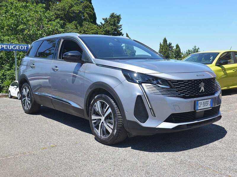 Usata Peugeot 5008 Allure 131 CV (96 kW) 2023 Grigio artense Monovolume