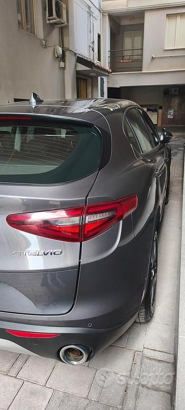 Usata Alfa Romeo Stelvio 160 CV (117 kW) 2021 Grigio SUV