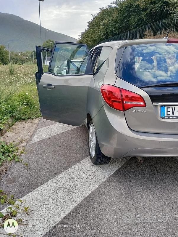 Usata Opel Meriva 120 CV (88 kW) 2015 Grigio Monovolume