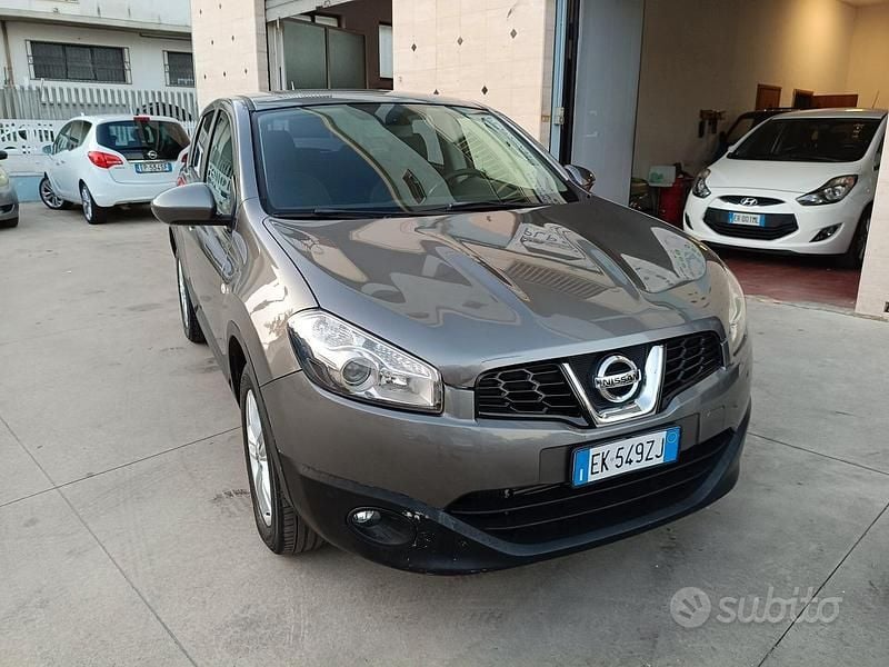 Usata Nissan Qashqai N-TEC 131 CV (96 kW) 2012 Grigio SUV