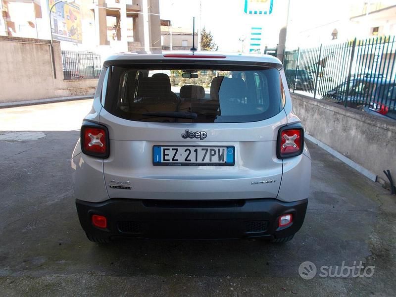 Usata Jeep Renegade Sport 120 CV (88 kW) 2015 Grigio SUV