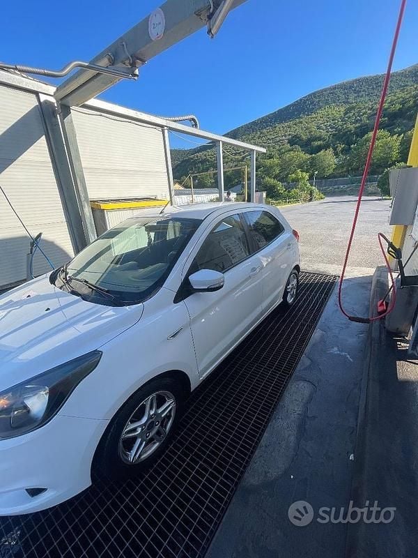 Begagnad Ford Ka Plus 86 HK (63 kW) 2017 Vit Halvkombi