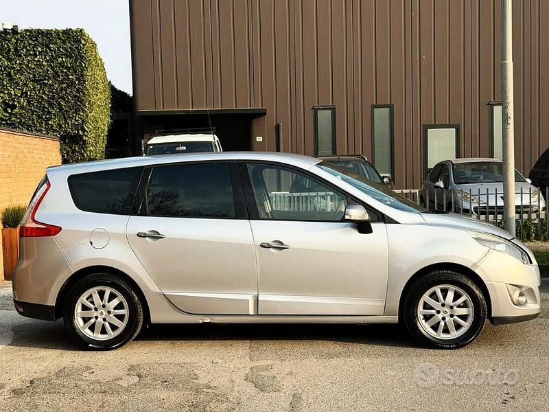 Usata Renault Grand Scénic III 130 CV (95 kW) 2011 Grigio Monovolume