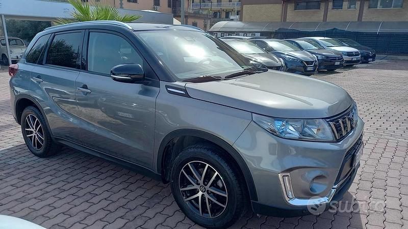 Grigio Usata 2019 Suzuki Vitara SUV | 14.900 € (Buon prezzo) - Immagine 1/4