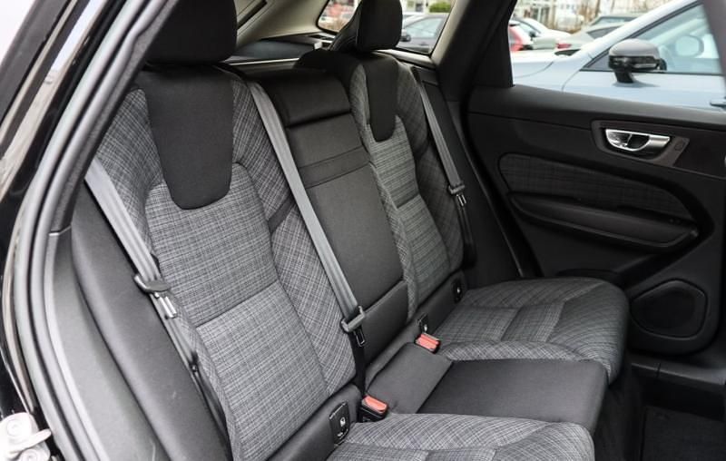 Usata Volvo XC60 Core 197 CV (144 kW) 2023 Nero metallizzato SUV