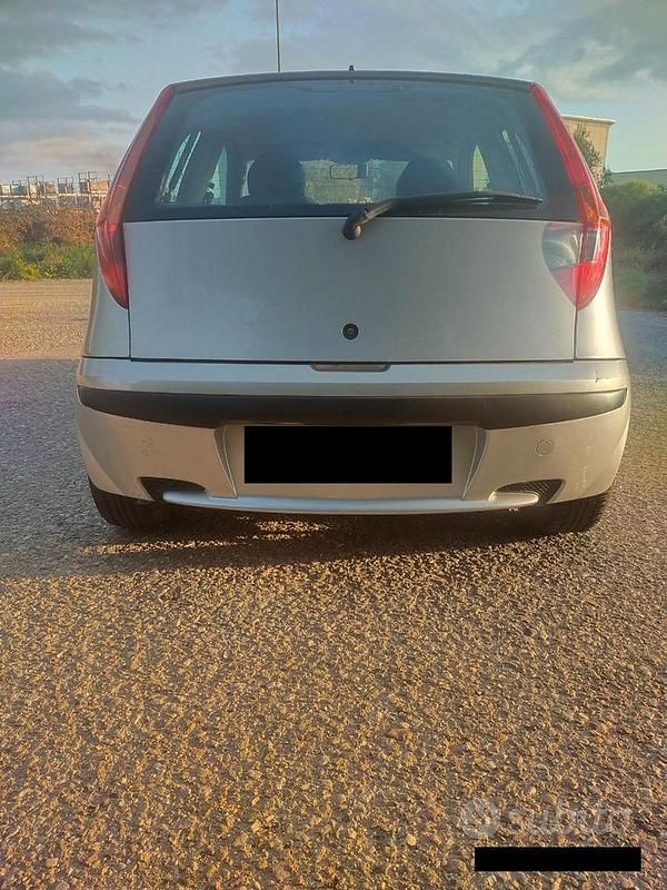 Usata Fiat Punto 80 CV (58 kW) 2001 Argento Utilitaria