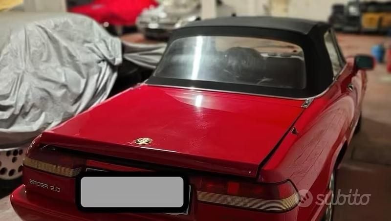 Usata Alfa Romeo Spider 122 CV (89 kW) 1990 Rosso Cabrio