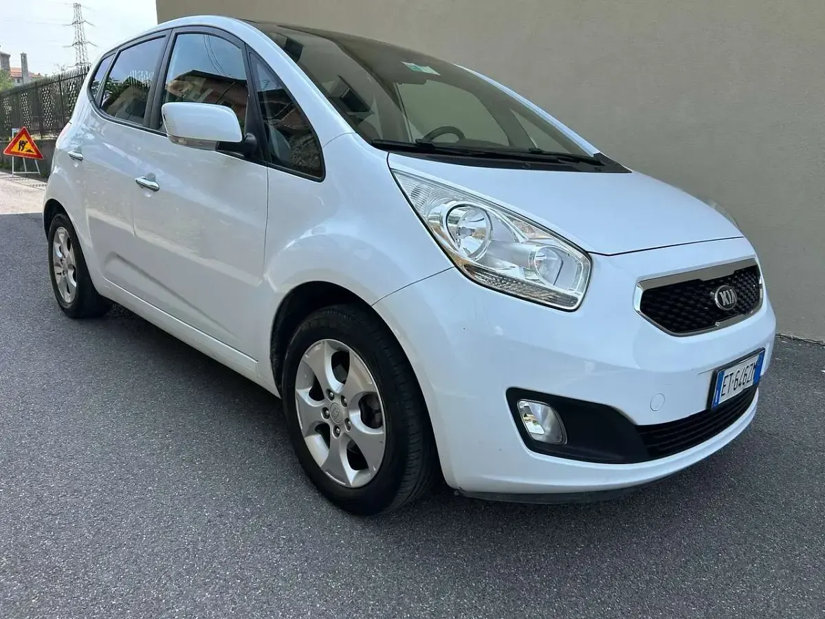 Usata Kia Venga 90 CV (66 kW) 2014 Bianco Utilitaria
