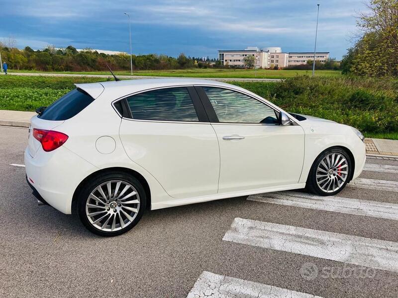 Usato 2012 Alfa Romeo Giulietta 2.0 Diesel 140 CV (8.500 €)