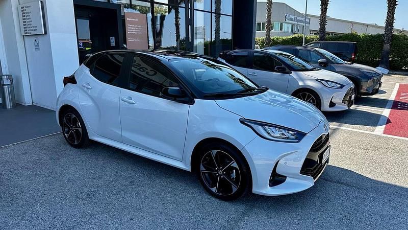 Usata Toyota Yaris Hybrid 131 CV (96 kW) 2024 Berlina