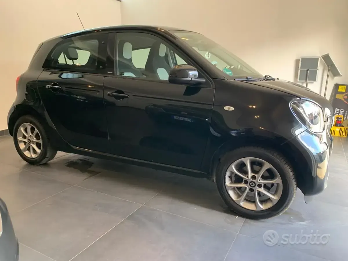 Usata Smart ForFour Passion 71 CV (52 kW) 2014 Nero Utilitaria