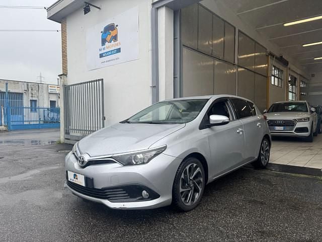 Argento Usata 2017 Toyota Auris Lounge | 8999 € (Buon prezzo) - Immagine 1/4