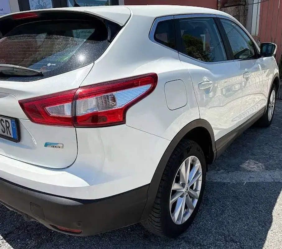 Usata Nissan Qashqai Tekna 110 CV (80 kW) 2014 Bianco SUV