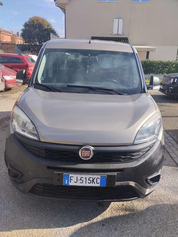 Usata Fiat Doblò Lounge 95 CV (69 kW) 2017 Bronzo Monovolume