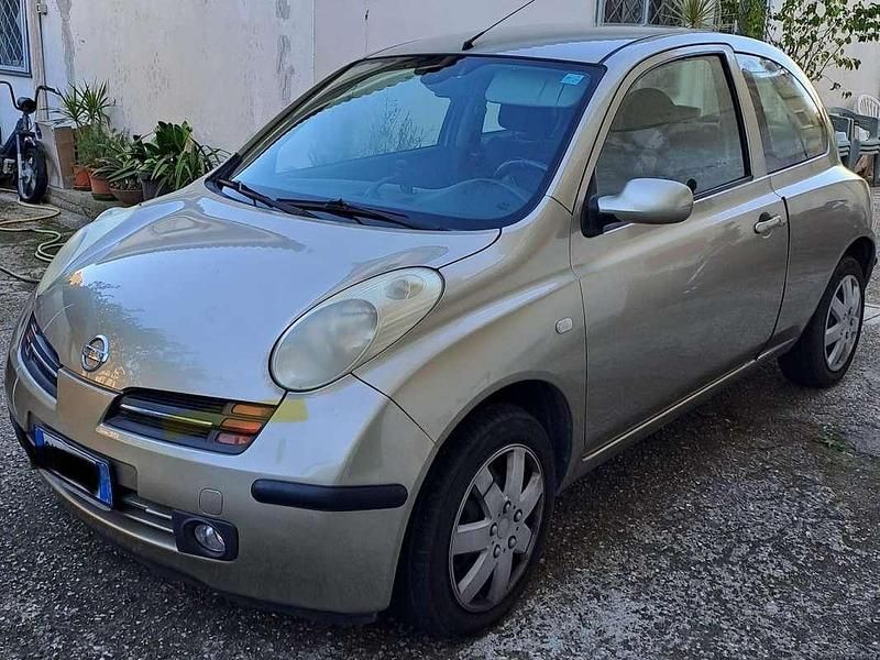 Beige Usata 2005 Nissan Micra Acenta Tre volumi | 2000 € (Buon prezzo) - Immagine 1/4
