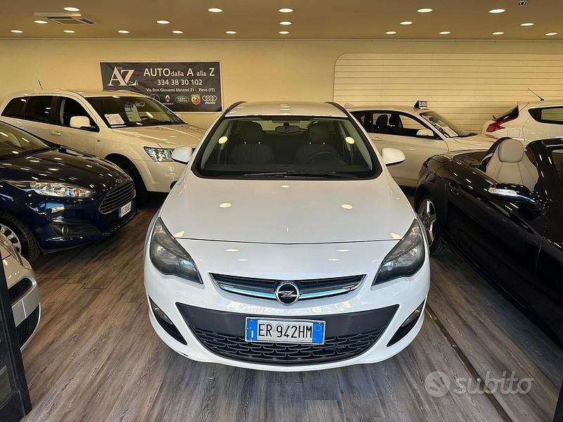 Usata Opel Astra Cosmo 110 CV (80 kW) 2013 Bianco Station wagon