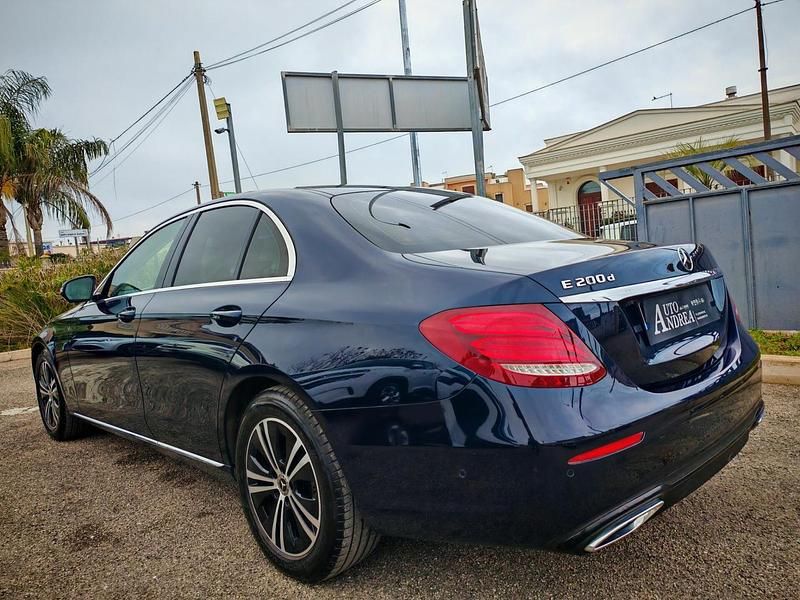 Usata Mercedes E200 Premium 160 CV (117 kW) 2019 Blu Berlina