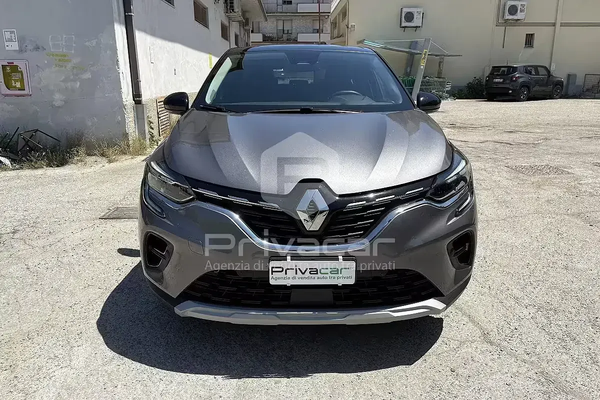 Usata Renault Captur Techno 101 CV (74 kW) 2023 Grigio SUV