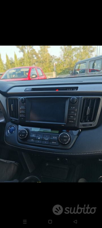 Grigio Usata 2017 Toyota RAV4 Hybrid SUV | 18.000 € (Buon prezzo) - Immagine 1/4