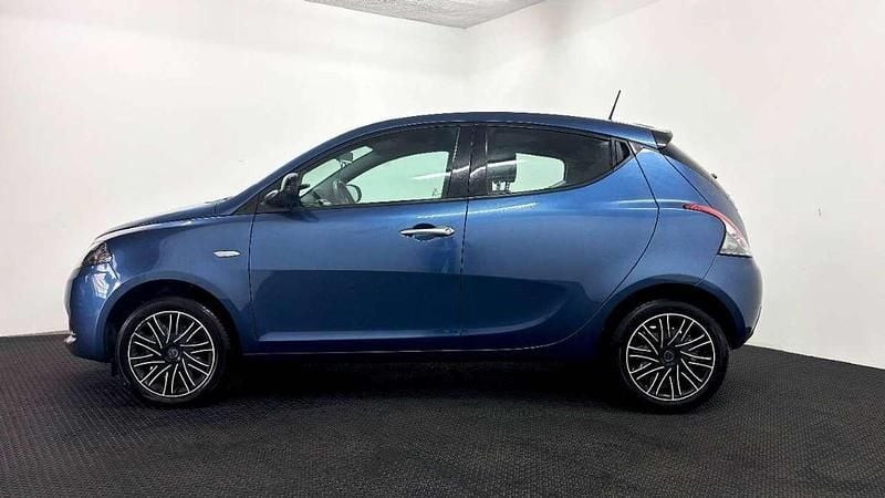 Usata Lancia Ypsilon Gold 69 CV (50 kW) 2023 Blu/azzurro Utilitaria