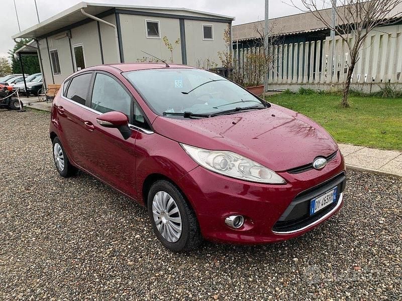 Usata Ford Fiesta Titanium 90 CV (66 kW) 2010 Bordeaux Berlina
