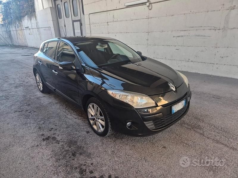 Nero Usata 2009 Renault Mégane Luxe Tre volumi | 3000 € (Buon prezzo) - Immagine 1/4