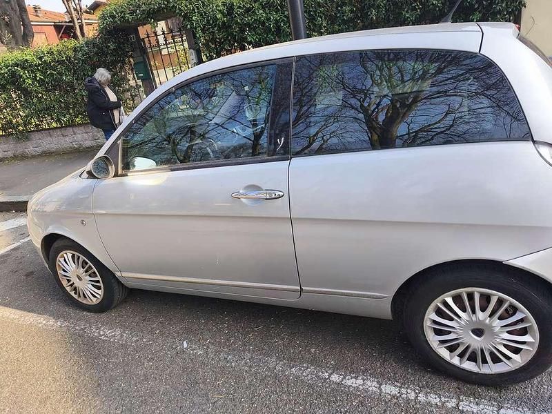 Usata Lancia Ypsilon 77 CV (56 kW) 2007 Argento Utilitaria
