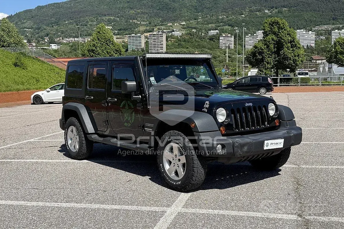 Używany Jeep Wrangler Unlimited Sahara 200 KM (147 kW) 2013 Czarny SUV