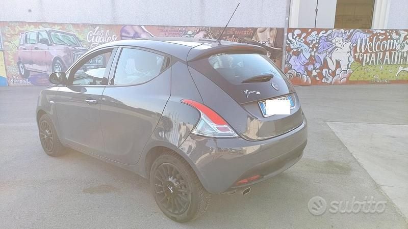 Usata Lancia Ypsilon Gold 69 CV (50 kW) 2015 Grigio Utilitaria