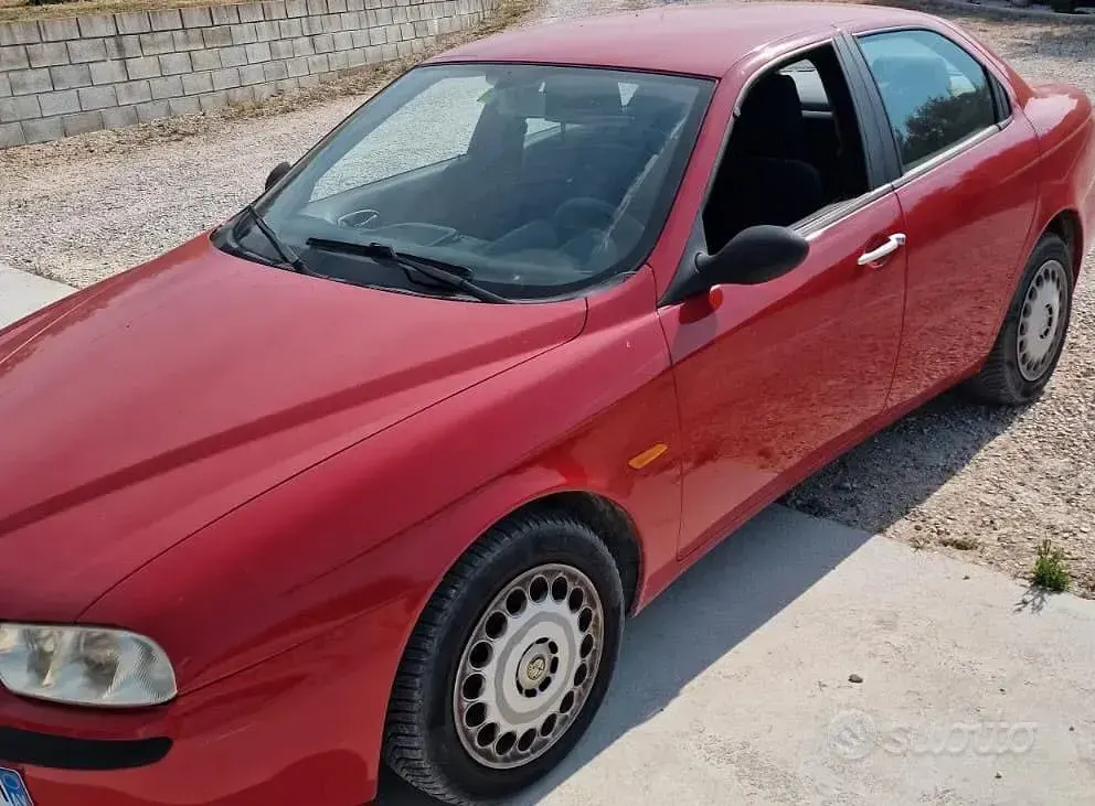 Usata Alfa Romeo 156 116 CV (85 kW) 2001 Rosso Berlina
