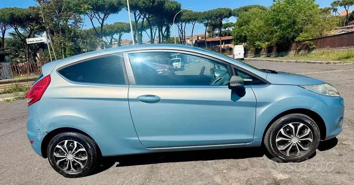 Usata Ford Fiesta 82 CV (60 kW) 2009 Blu Berlina