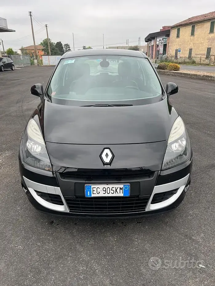 Usata Renault Scénic Luxe 110 CV (80 kW) 2011 Nero Monovolume