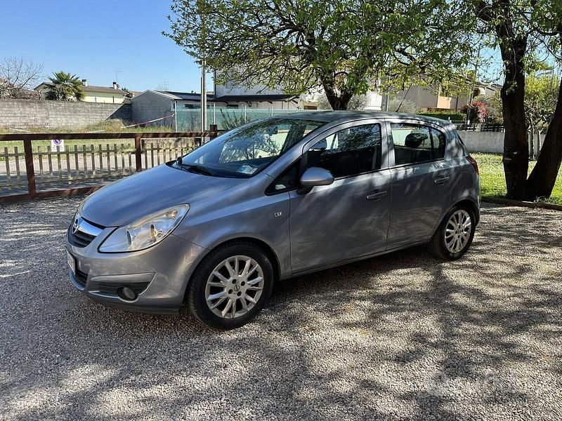 Usata Opel Corsa Enjoy 80 CV (58 kW) 2009 Utilitaria