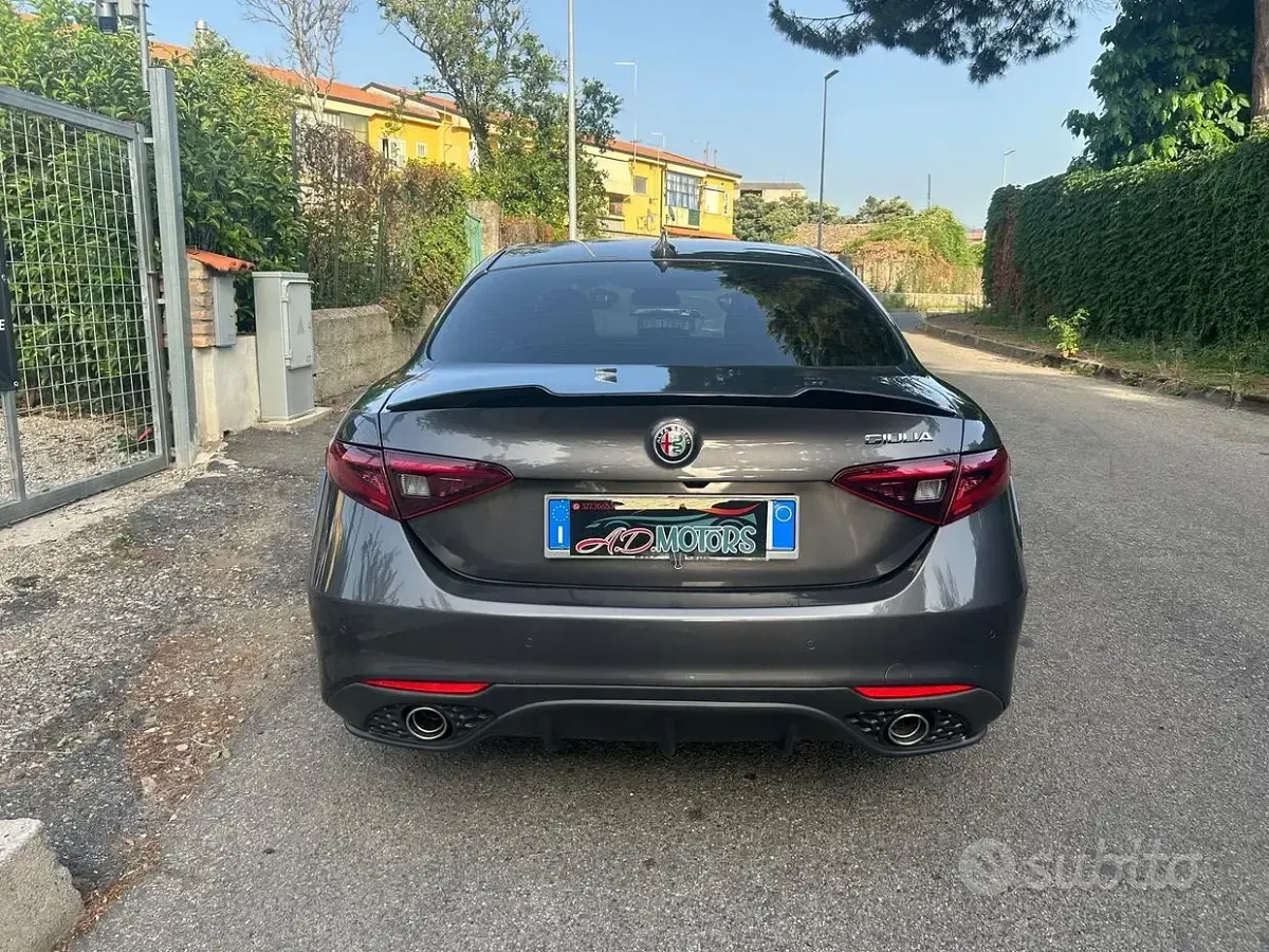 Usata Alfa Romeo Giulia Executive 160 CV (117 kW) 2019 Grigio Berlina