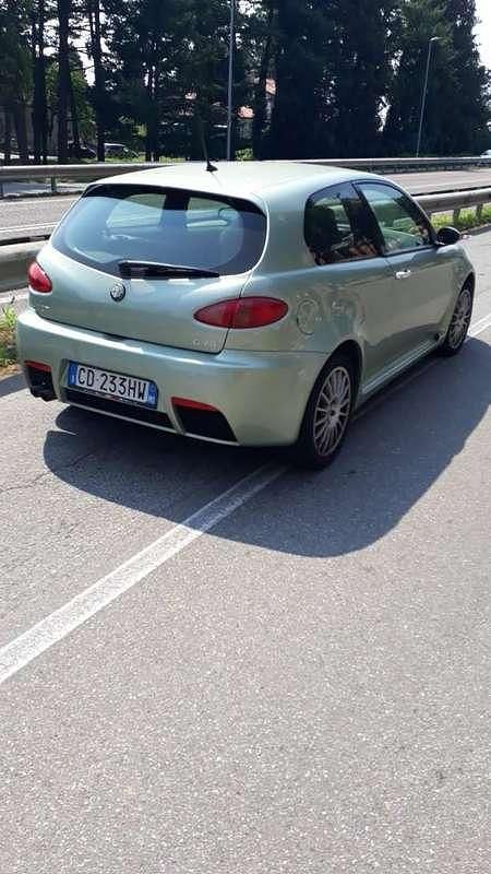 Usata Alfa Romeo 147 GTA 252 CV (185 kW) 2003 Verde Utilitaria