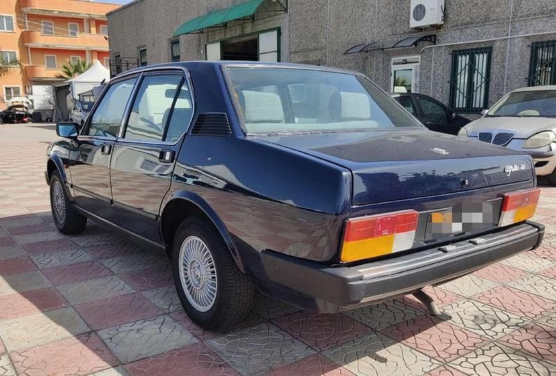 Usata Alfa Romeo Alfetta 131 CV (96 kW) 1982 Blu/azzurro Berlina