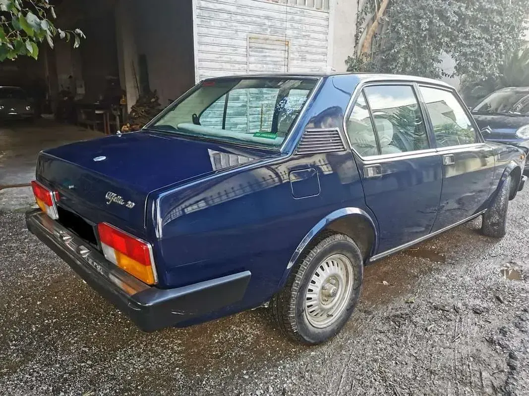 Usata Alfa Romeo Alfetta 129 CV (94 kW) 1981 Blu/azzurro Berlina