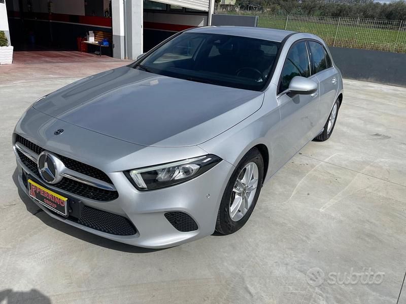 Usata Mercedes A180 Business 116 CV (85 kW) 2019 Grigio Berlina