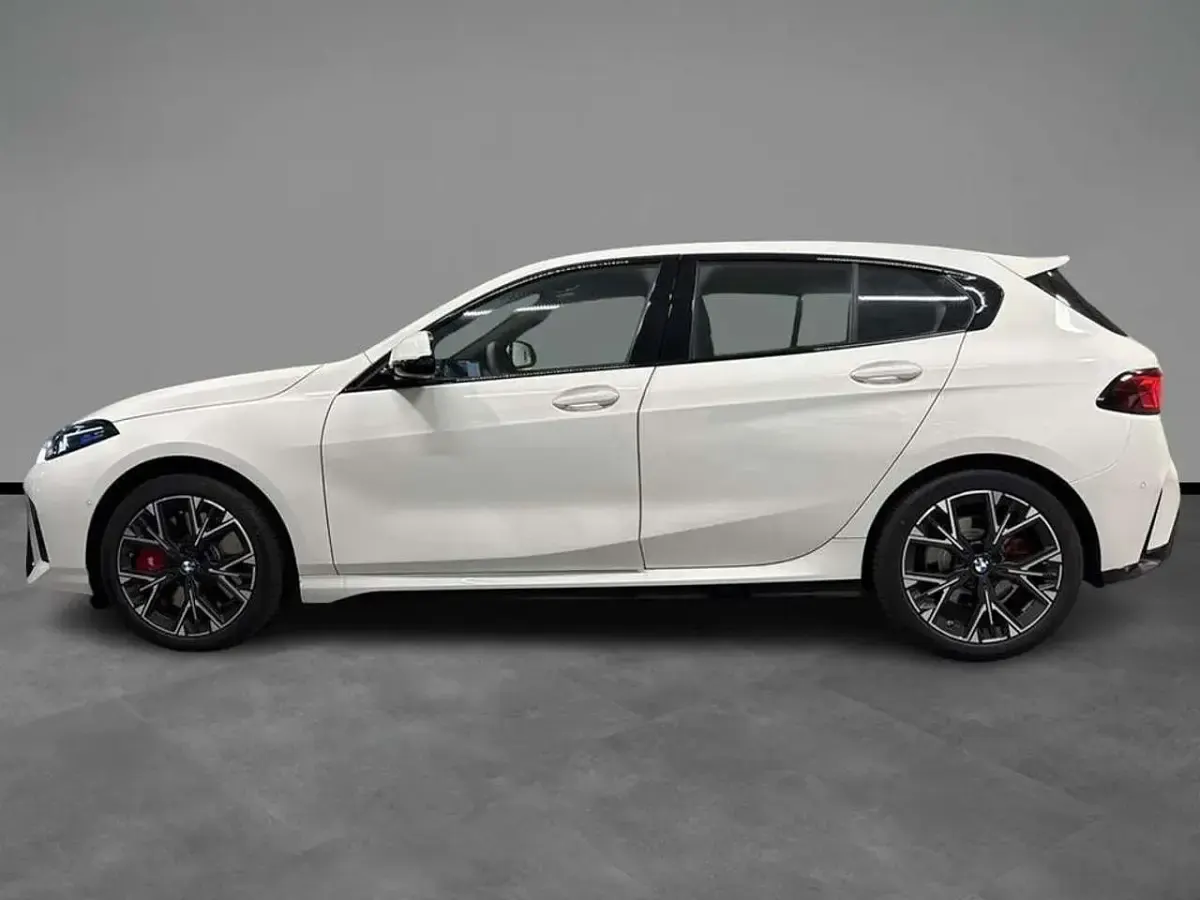 Nuova BMW 120 M Sport 163 CV (119 kW) 2026 Alpin white pastello Utilitaria
