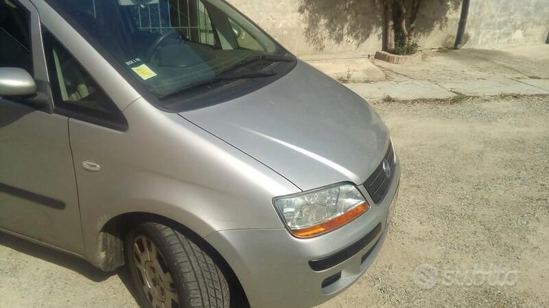 Usata Fiat Idea 77 CV (56 kW) 2005 Grigio Monovolume