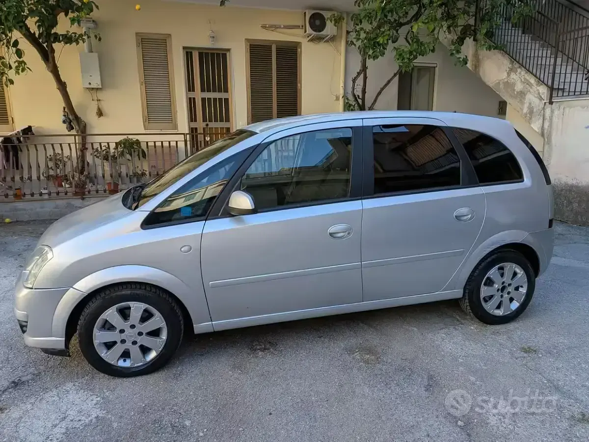 Usata Opel Meriva 101 CV (74 kW) 2007 Grigio Monovolume