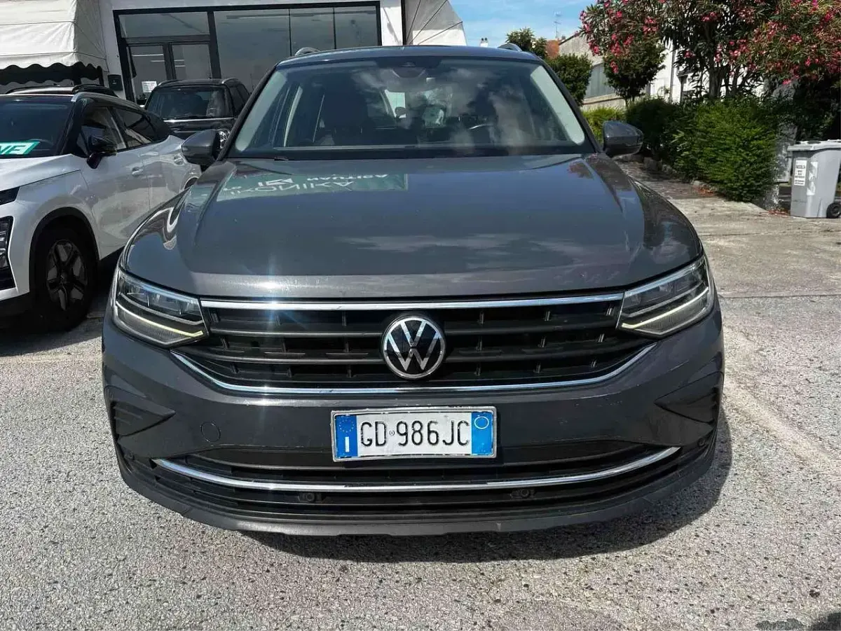Usata VW Tiguan Life 150 CV (110 kW) 2021 Grigio SUV